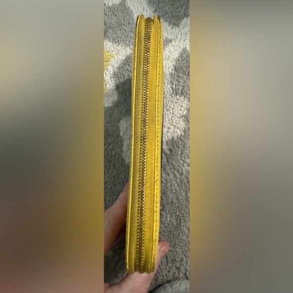 Rare Celine zip around wallet black and yellow - Picture 3 of 12